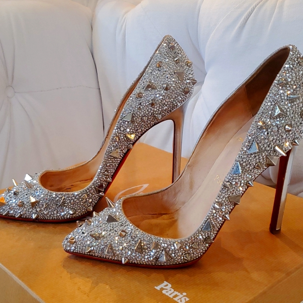 CHRISTIAN LOUBOUTIN Spike Platinum